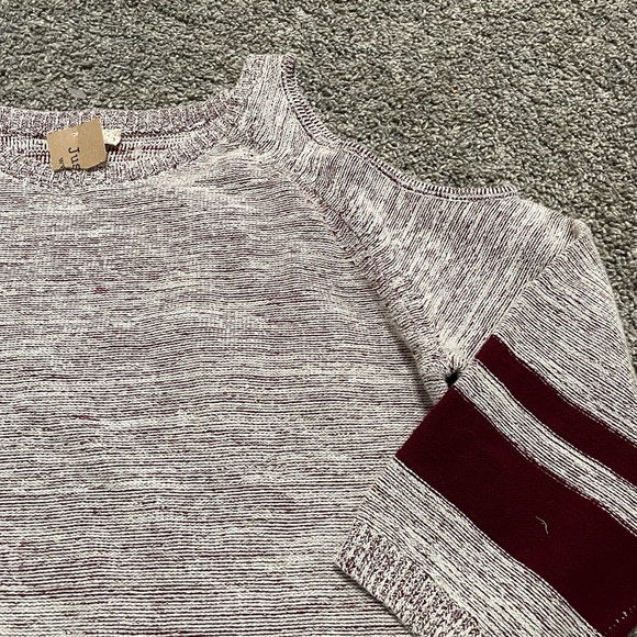 Hem & Thread Women’s Medium Shoulder cut out Burgundy cotton sweater Medium NWT - Picture 2 of 4